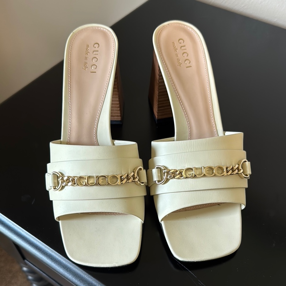 Gucci Signoria Slide Sandal - White Leather